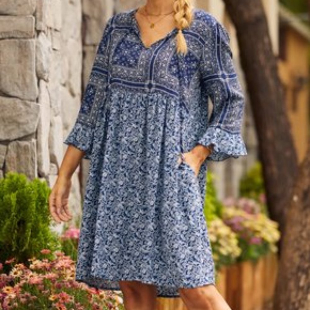 Suzanne Betro / Navy & White Geometric Floral Notch Neck Empire-Waist Dress/ S